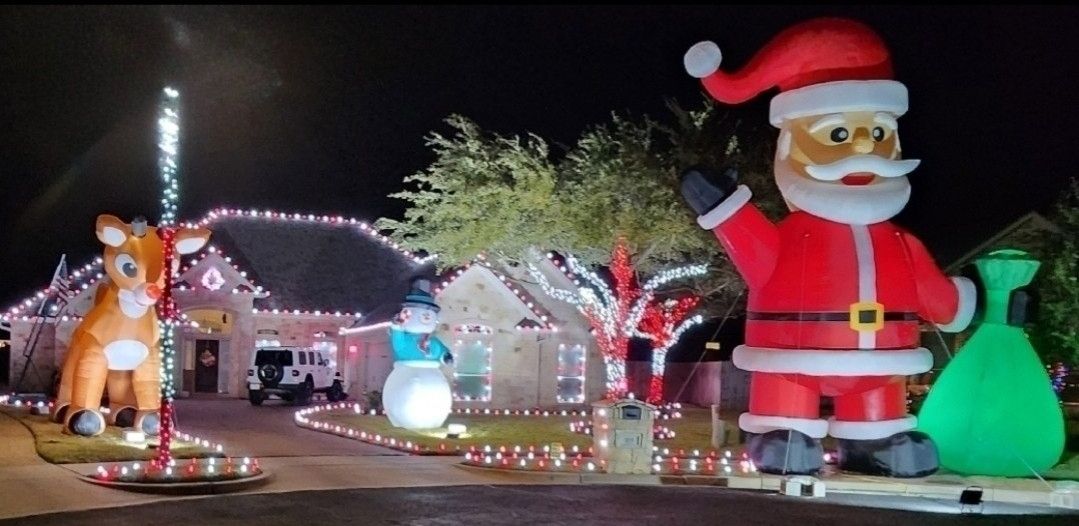 Santa, Frosty & Rudolph!, Christmas lights in Woodway, TX (photo 1)