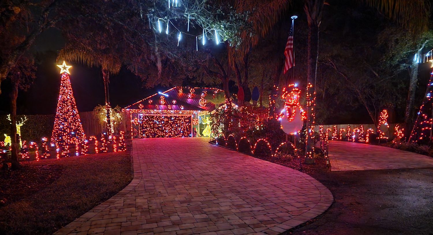 Lights on Delcie, Christmas lights in St. Augustine, FL (photo 4)