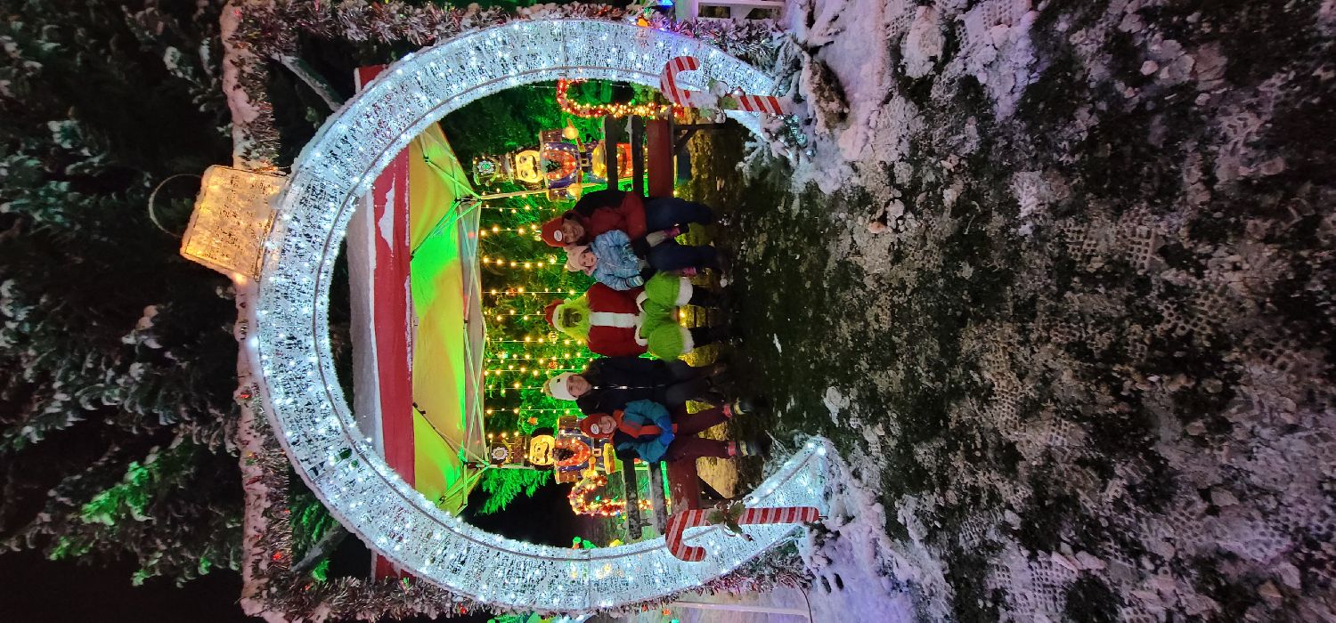 Santa's Runway, Christmas lights in Trumbull, CT (photo 2)