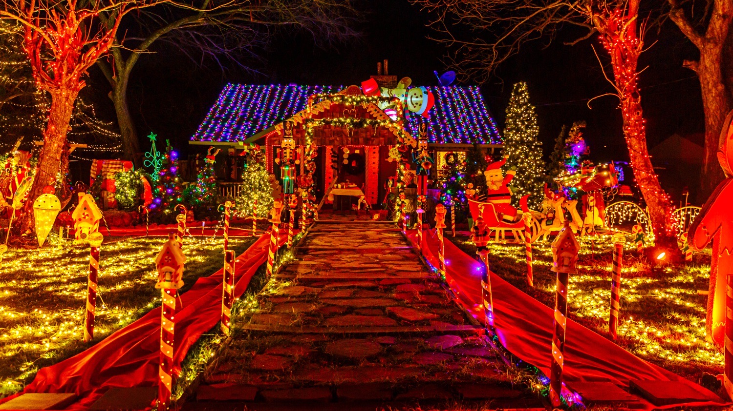 Miracle on 6th street, Christmas lights in McGregor, TX (photo 1)