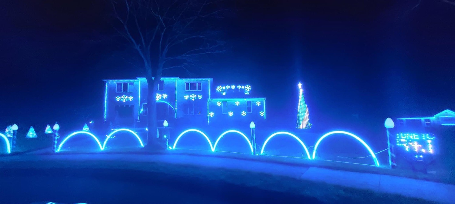 7 Fox Run, Christmas lights in Denville, NJ (photo 1)