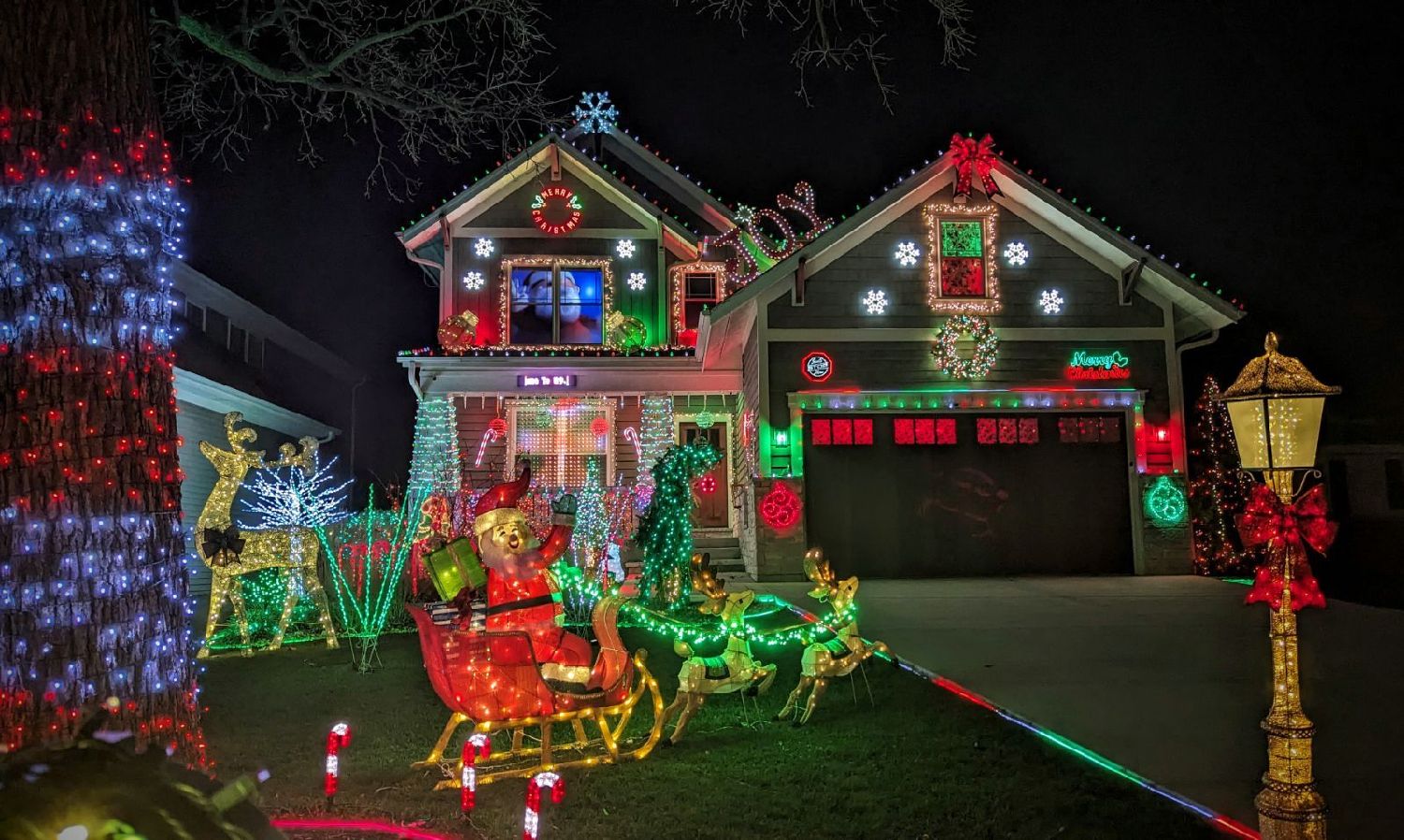 Woodland AMC1 Lights, Christmas lights in Lombard, IL (photo 1)