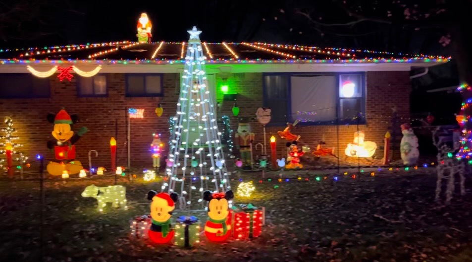 Crouch Family, Christmas lights in Speedway, IN (photo 1)