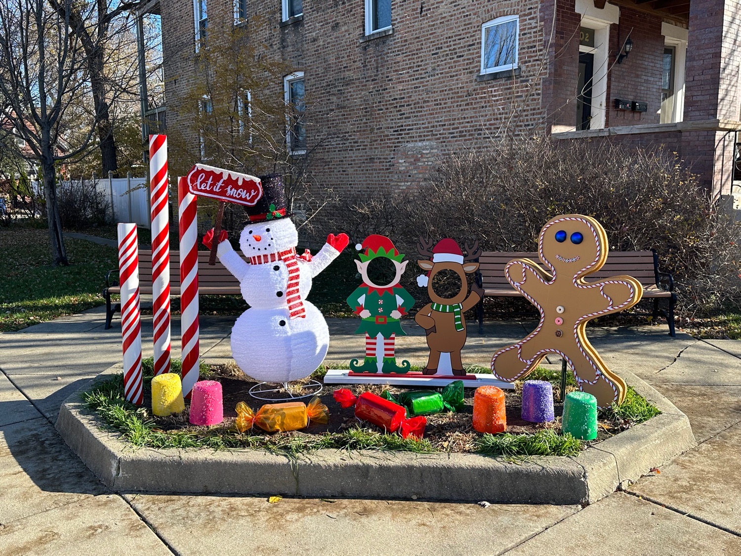 Candyland, Christmas lights in Forest Park, IL (photo 1)