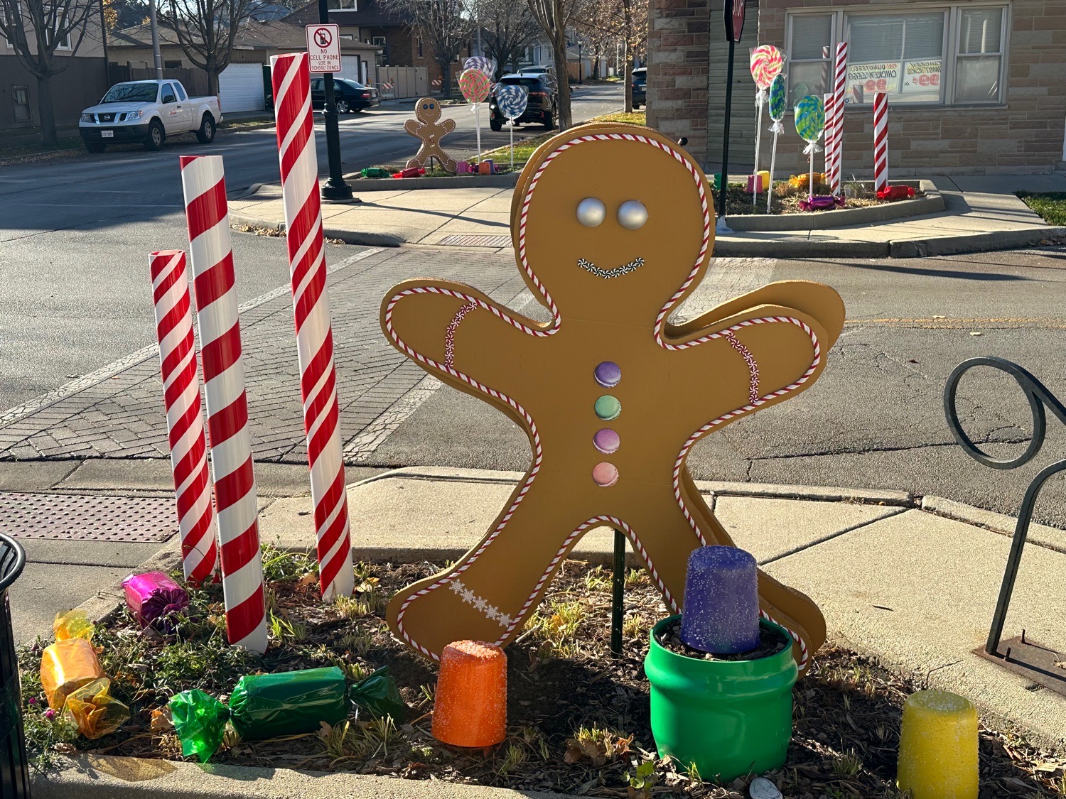 Candyland, Christmas lights in Forest Park, IL (photo 3)
