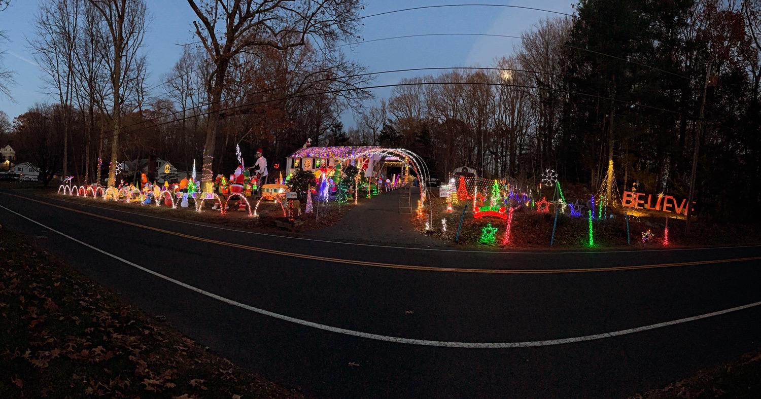 Lights on Moose hill, Christmas lights in Monroe, CT (photo 1)