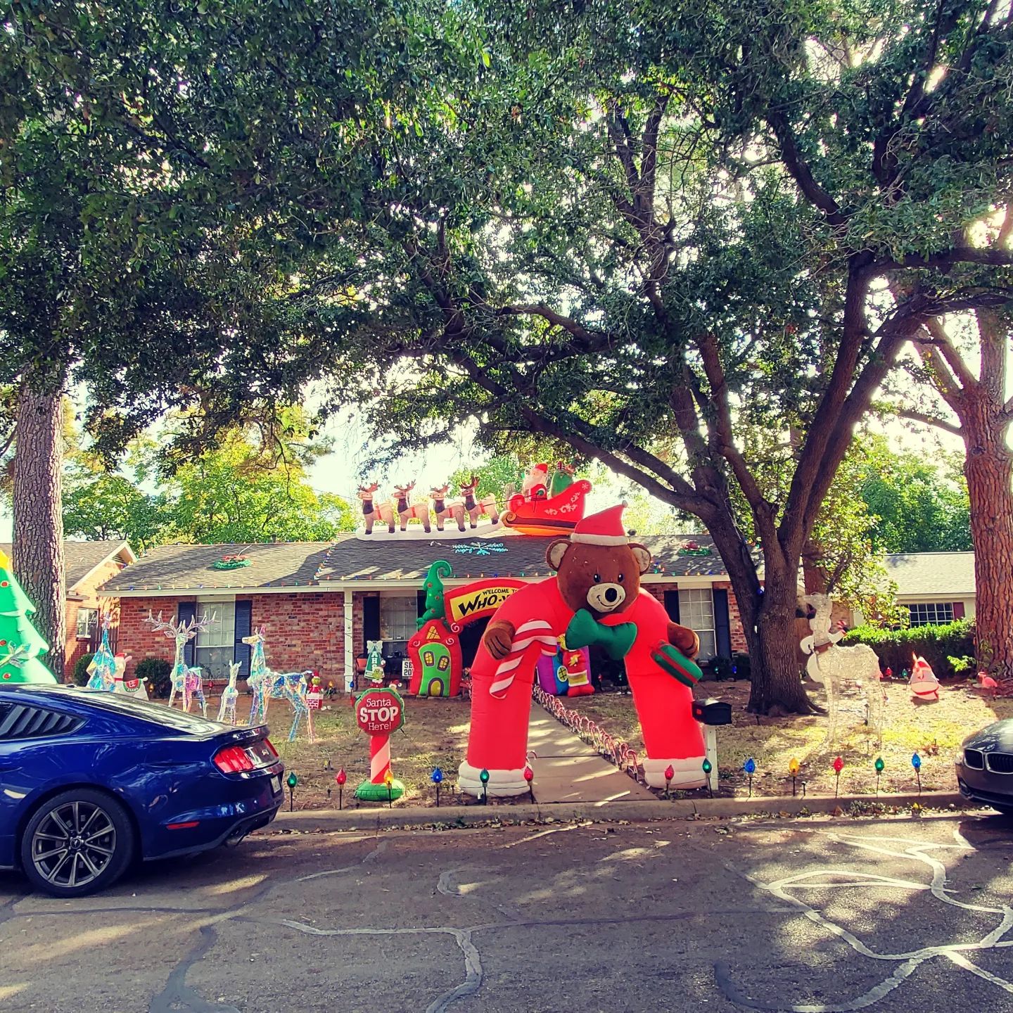 Hastings Holiday Drive, Christmas lights in Arlington, TX (photo 2)