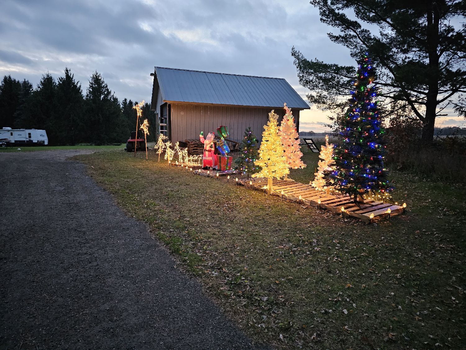Califf Christmas, Christmas lights in Eau Claire, WI (photo 1)