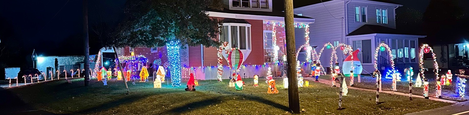 Blowmold House on Pennington, Christmas lights in Waterford Works, NJ (photo 1)