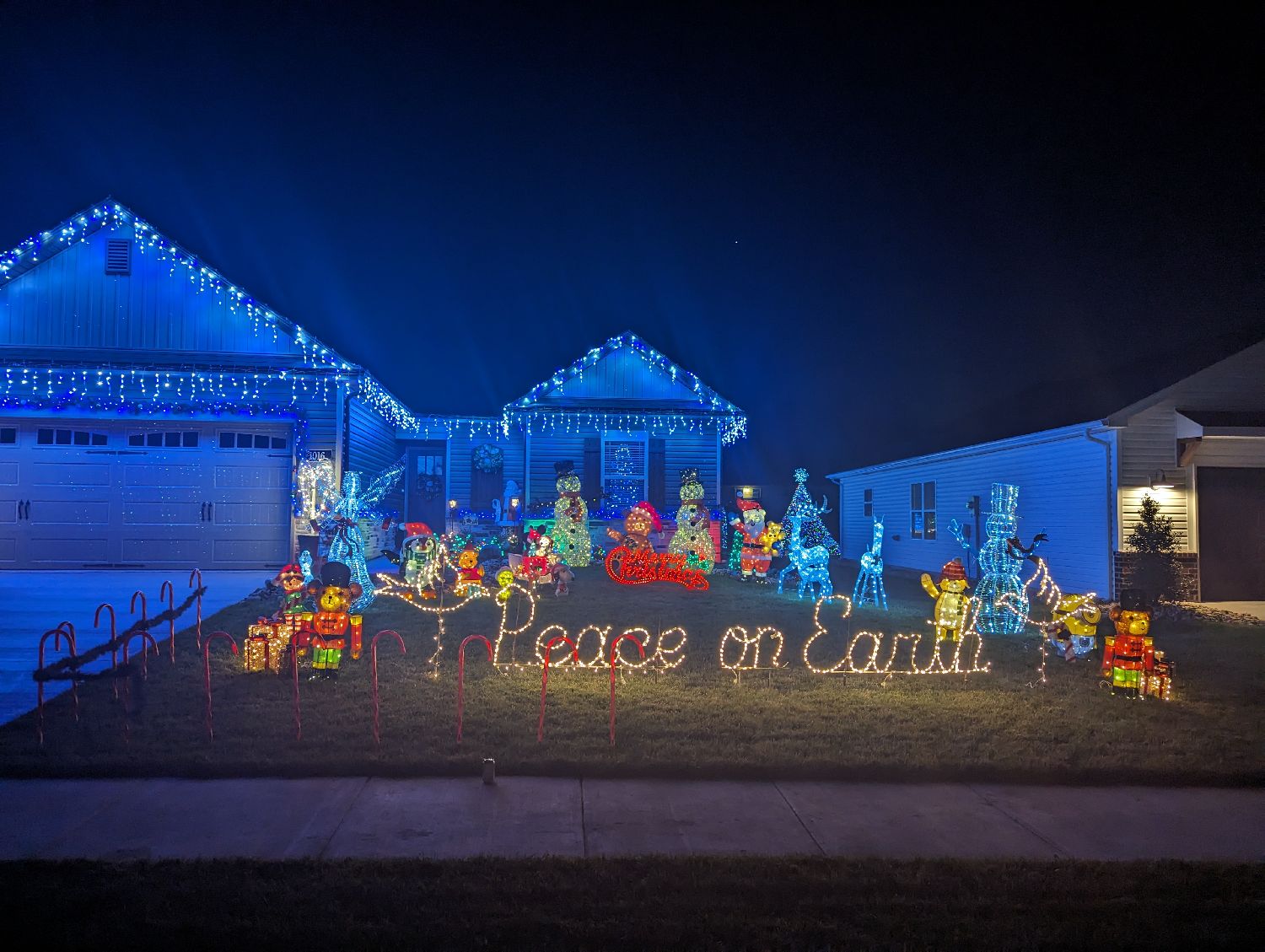 Hartley home, Christmas lights in Georgetown Township, IN (photo 1)