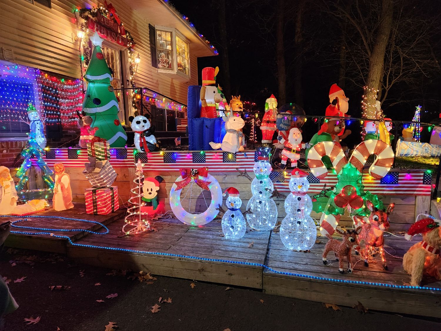 Cossentino Christmas Display 4:30-9:30 weather permitting, Christmas lights in Harleysville, PA (photo 3)