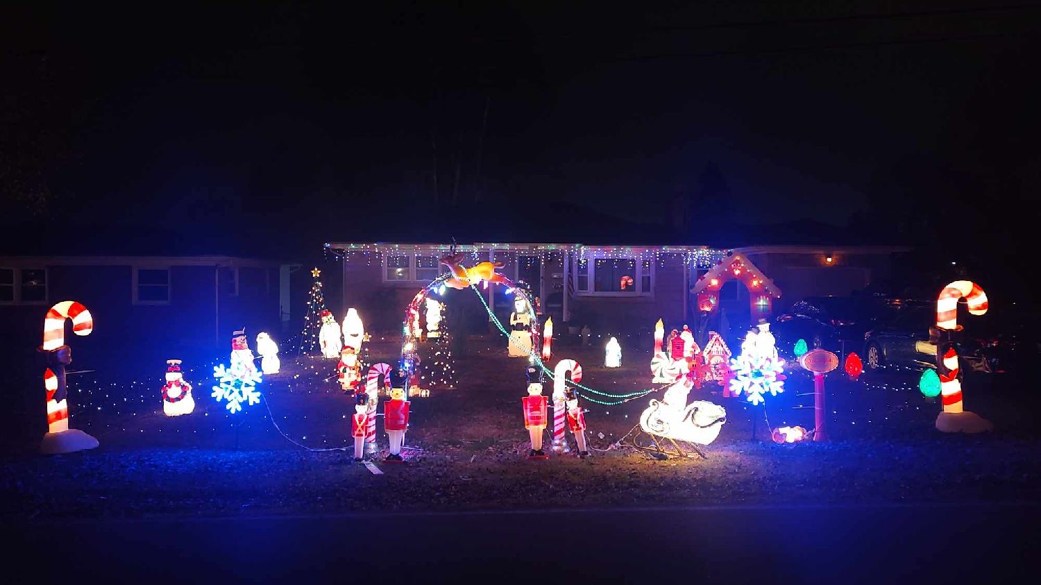 East Lane, Christmas lights in Louisville, KY (photo 1)