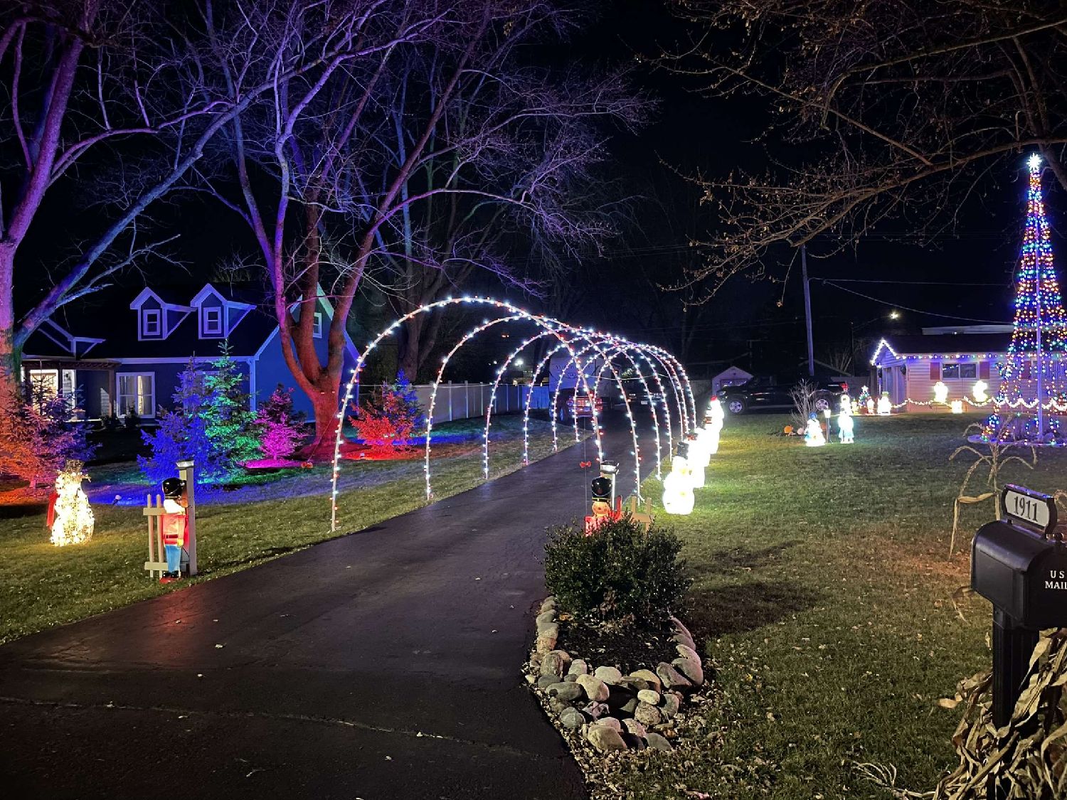 Christmas on Sunset Ave, Christmas lights in McHenry, IL (photo 1)