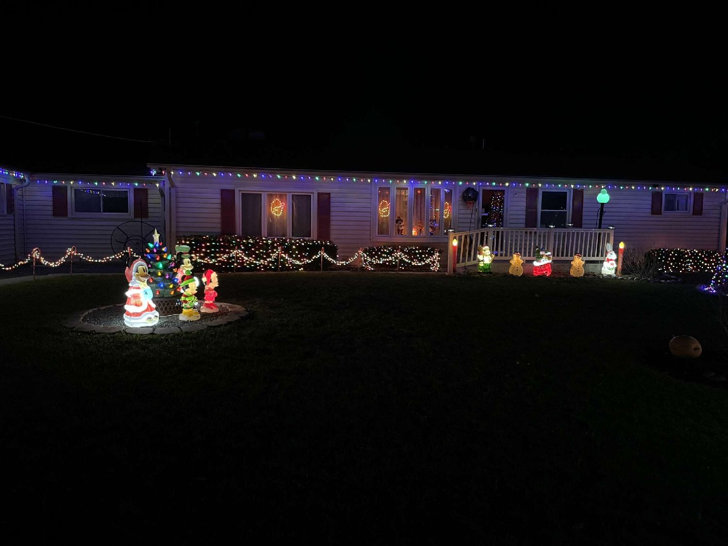 Christmas on Sunset Ave, Christmas lights in McHenry, IL (photo 5)