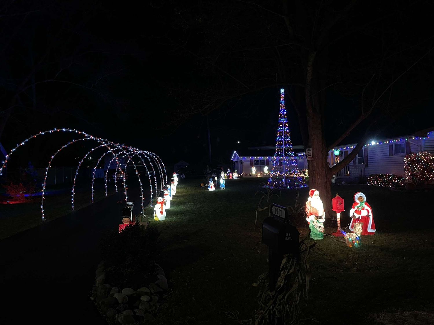 Christmas on Sunset Ave, Christmas lights in McHenry, IL (photo 3)