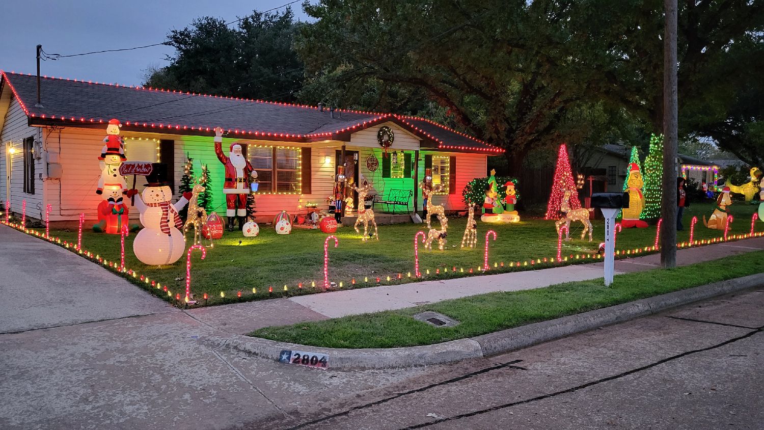 2022 display, Christmas lights in Irving, TX (photo 1)