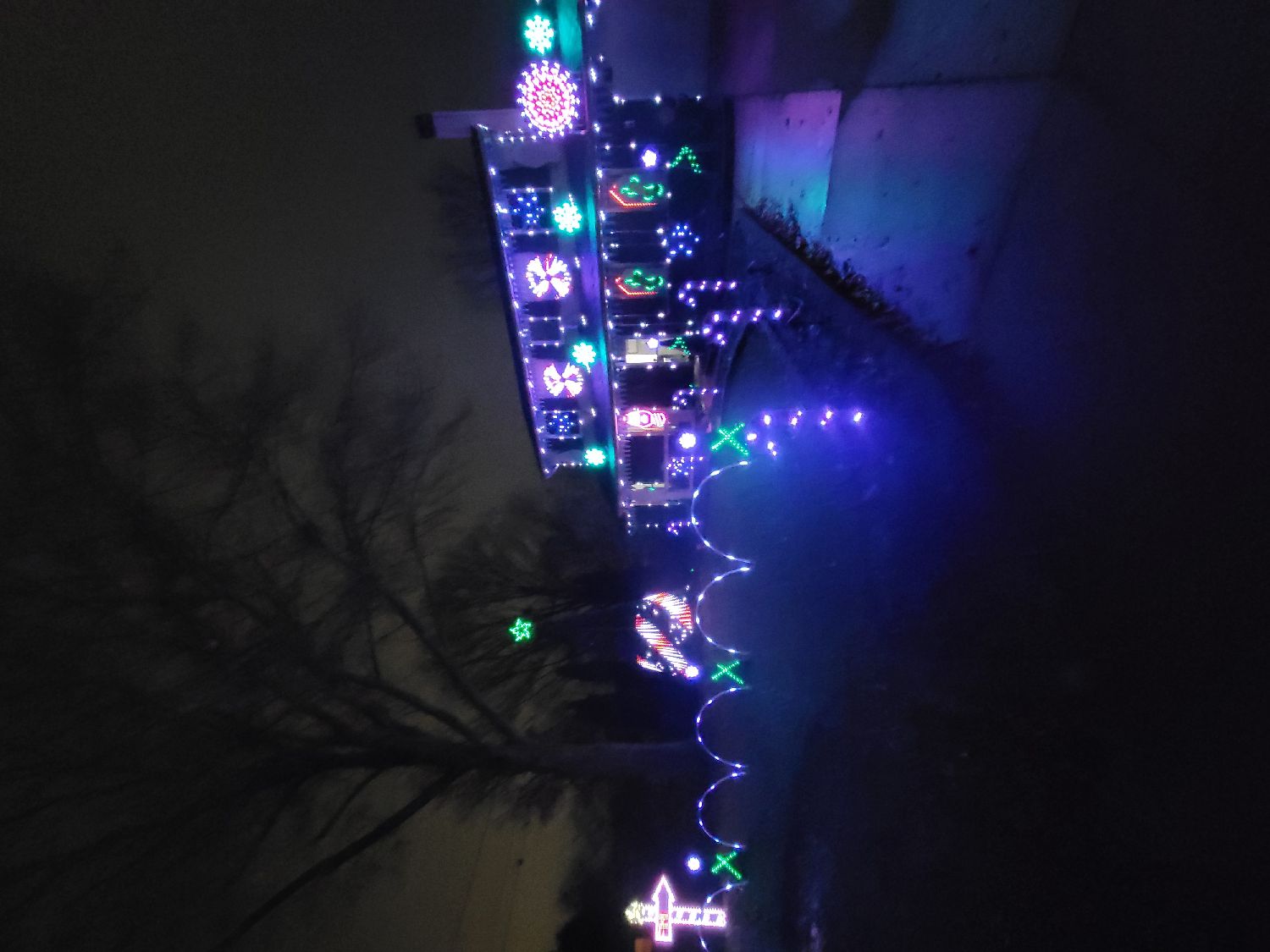 Elm Court Jingles, Christmas lights in Hartford City, IN (photo 1)