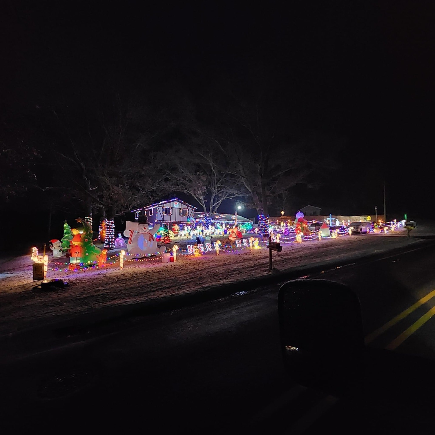 Harrington’s yearly light snow, Christmas lights in Rockford, MI (photo 1)