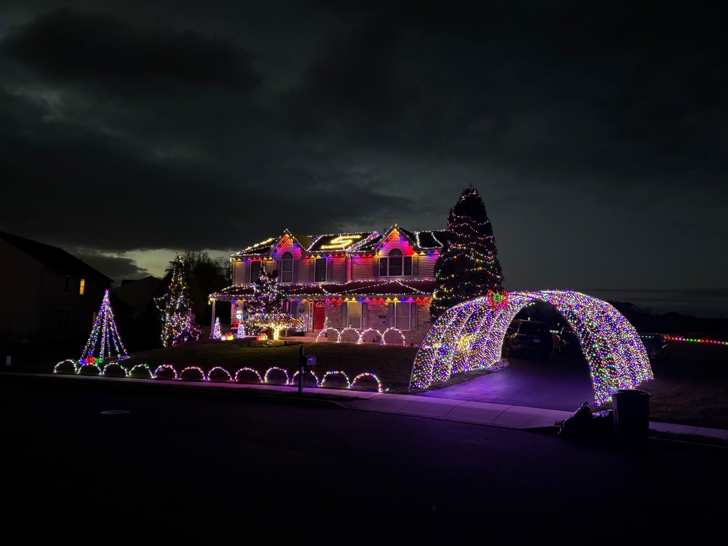 Miracle on Thornbury, Christmas lights in Doiglassville, PA (photo 2)