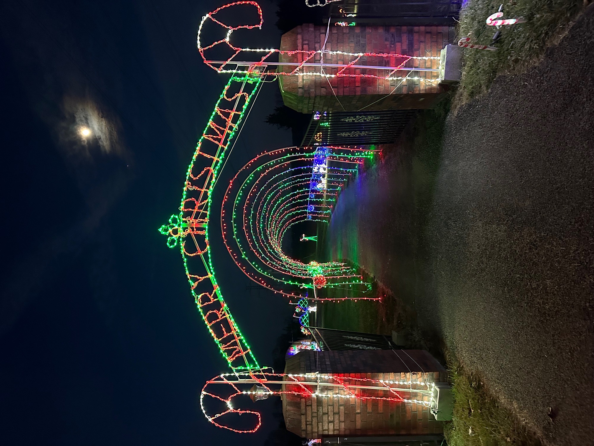#ZonetonChristmasHouse, Christmas lights in Shepherdsville, KY (photo 1)