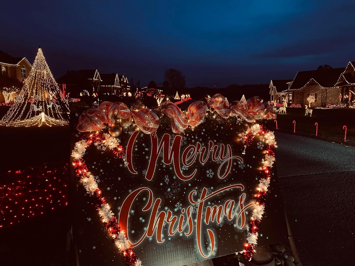 Emerald Lane Subdivision lights, Christmas lights in Knoxville, TN (photo 1)