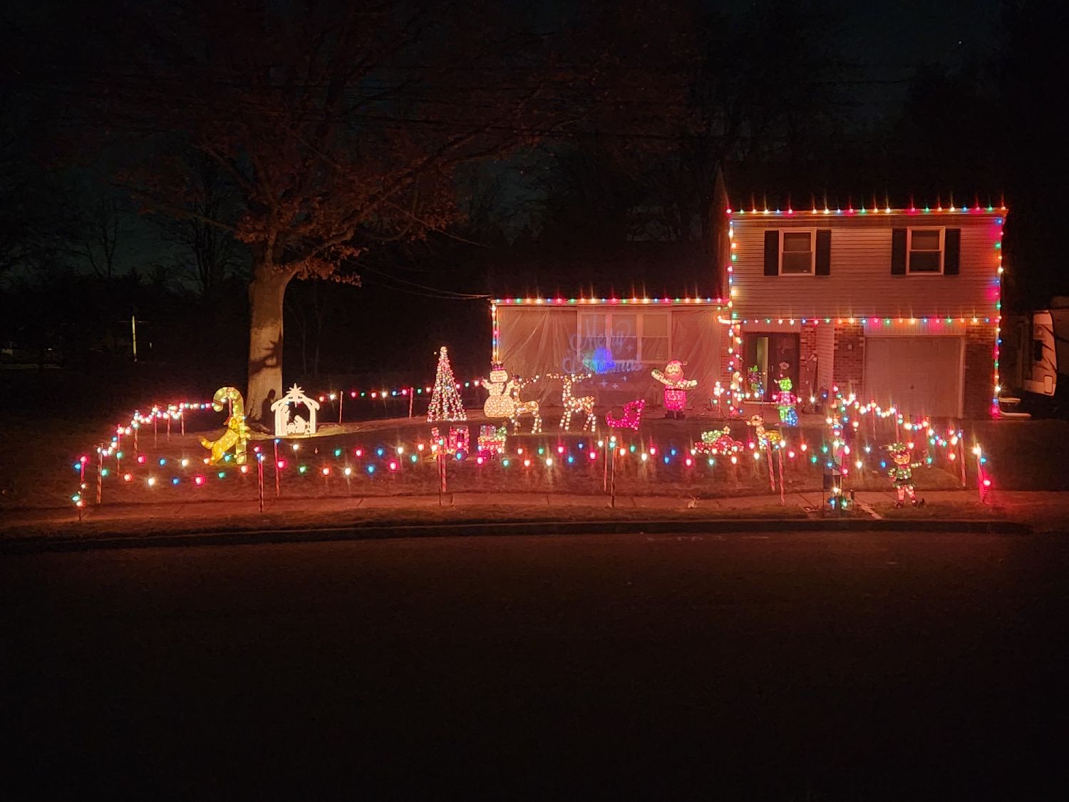 Right down Thistlewood Lane, Christmas lights in Hatboro, PA (photo 4)