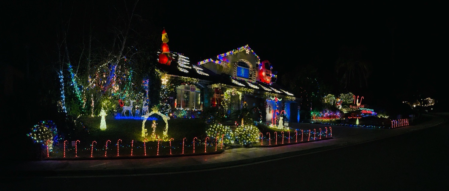 #Cuestportchristmas, Christmas lights in Valencia, CA (photo 1)