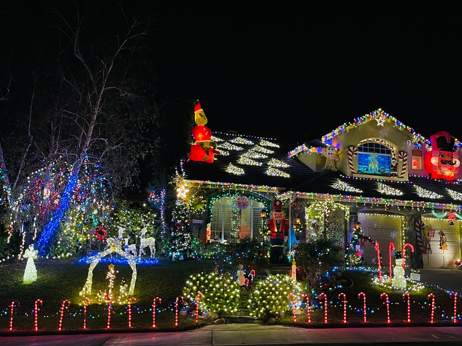 #Cuestportchristmas, Christmas lights in Valencia, CA (photo 3)