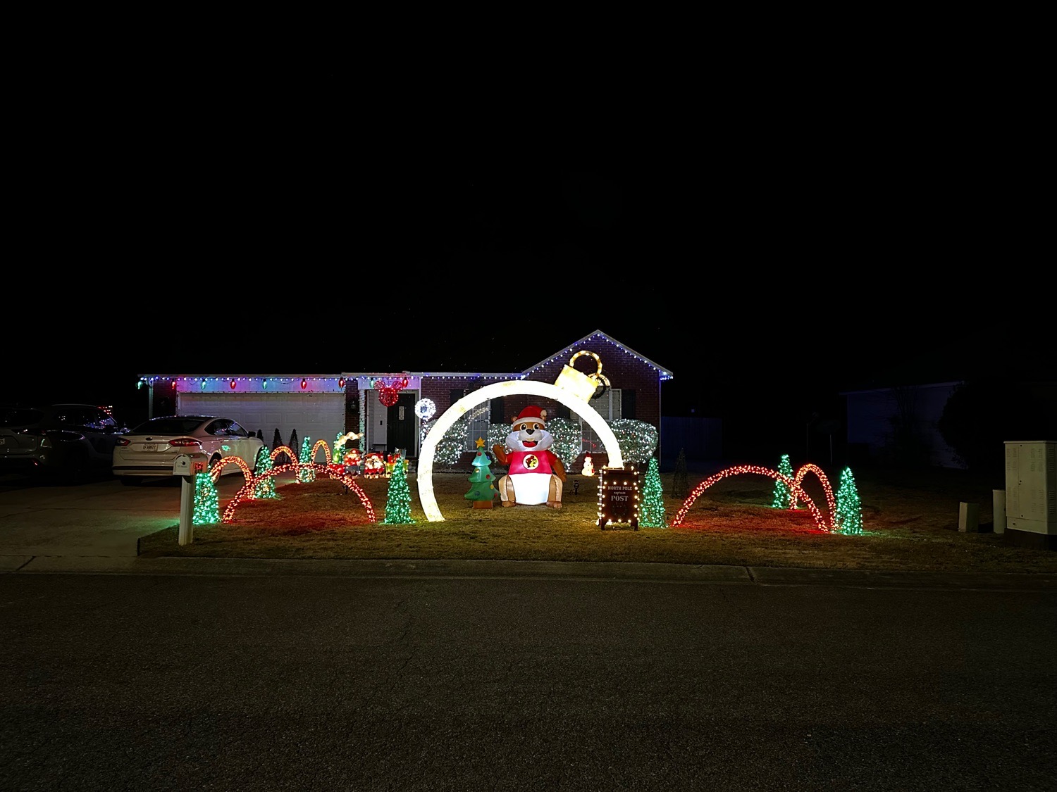Lights On Castle Pines, Christmas lights in Bonaire, GA (photo 2)