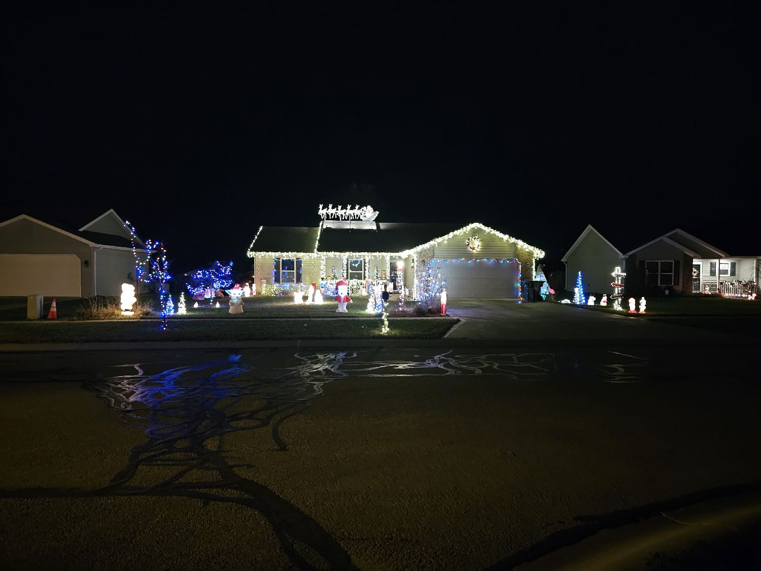 The Santa house, Christmas lights in Columbia City, IN (photo 1)