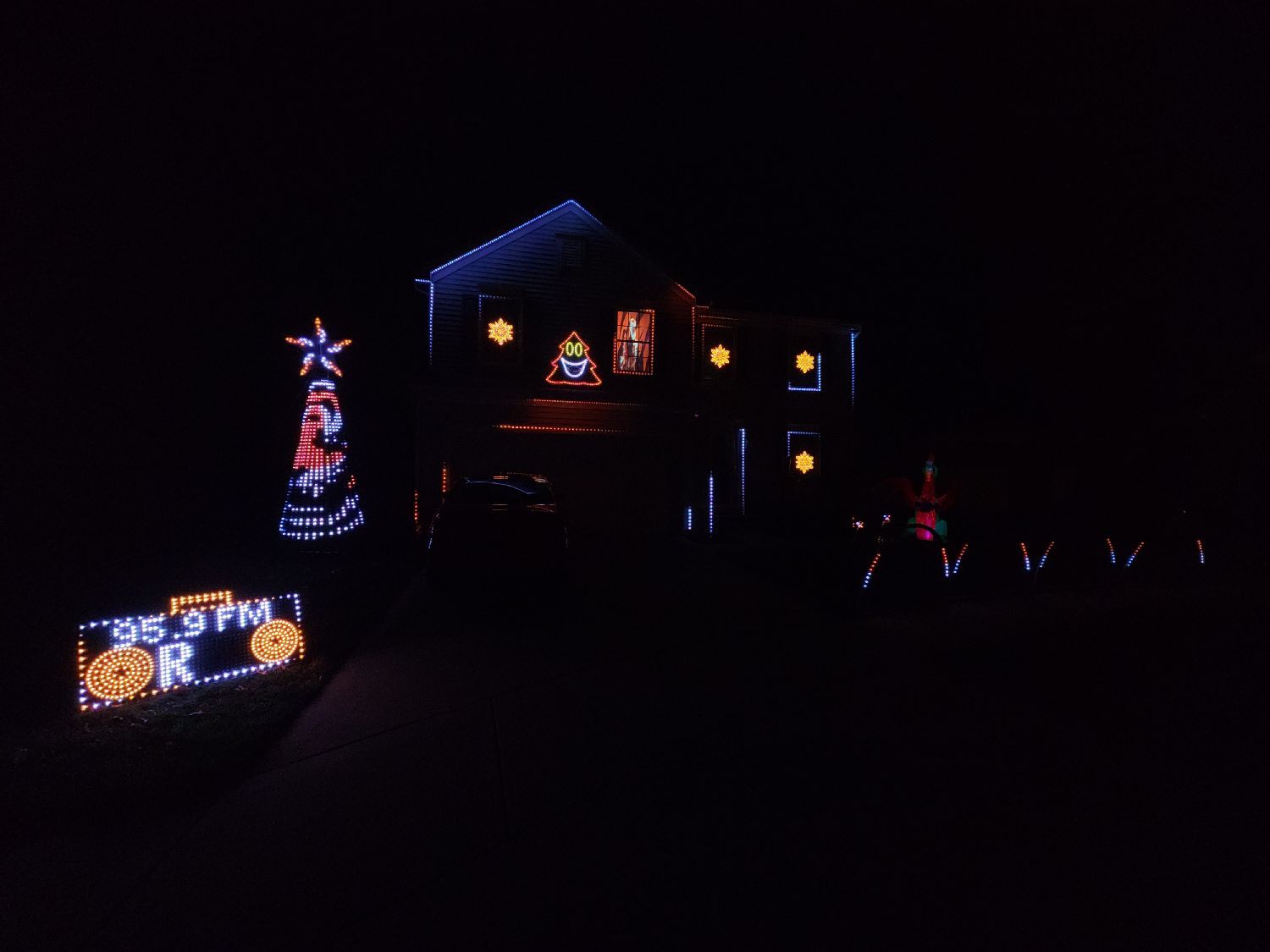 Lights on Hennepin, Christmas lights in Maineville, OH (photo 2)