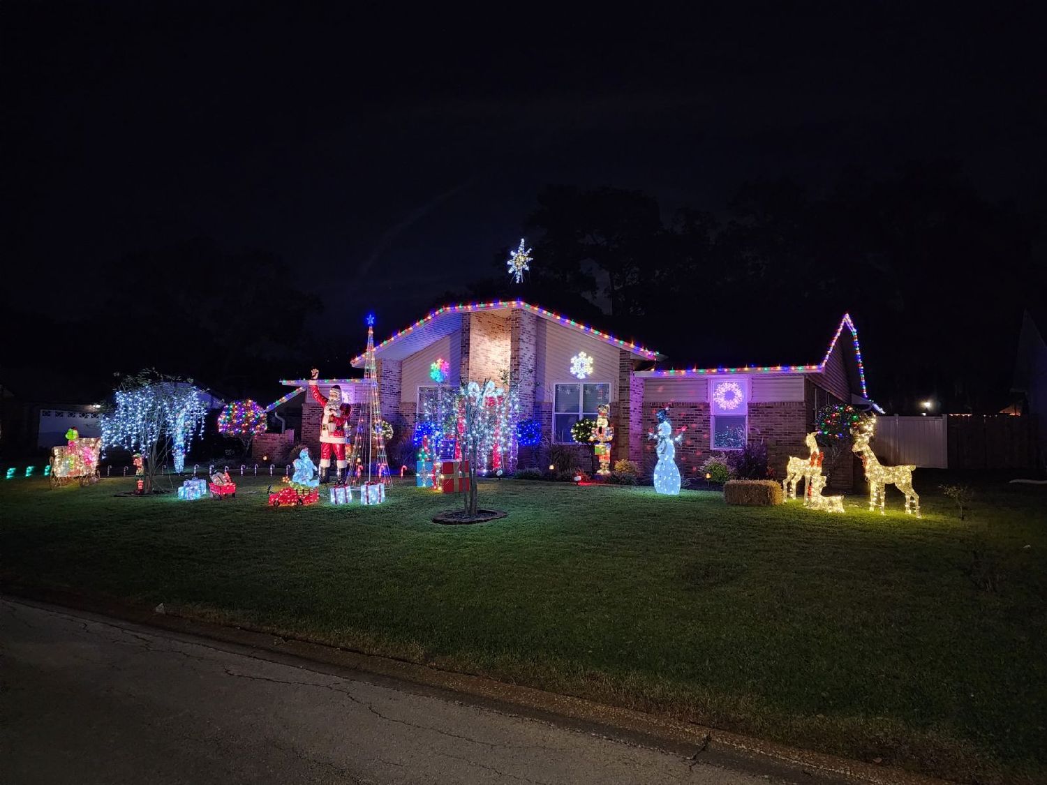 Santa's Winter Wonderland, Christmas lights in Jacksonville, FL (photo 2)