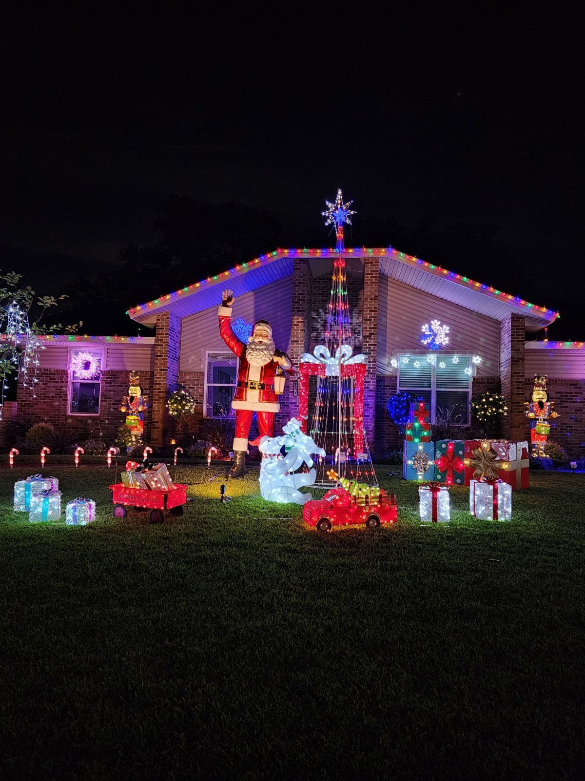 Santa's Winter Wonderland, Christmas lights in Jacksonville, FL (photo 5)