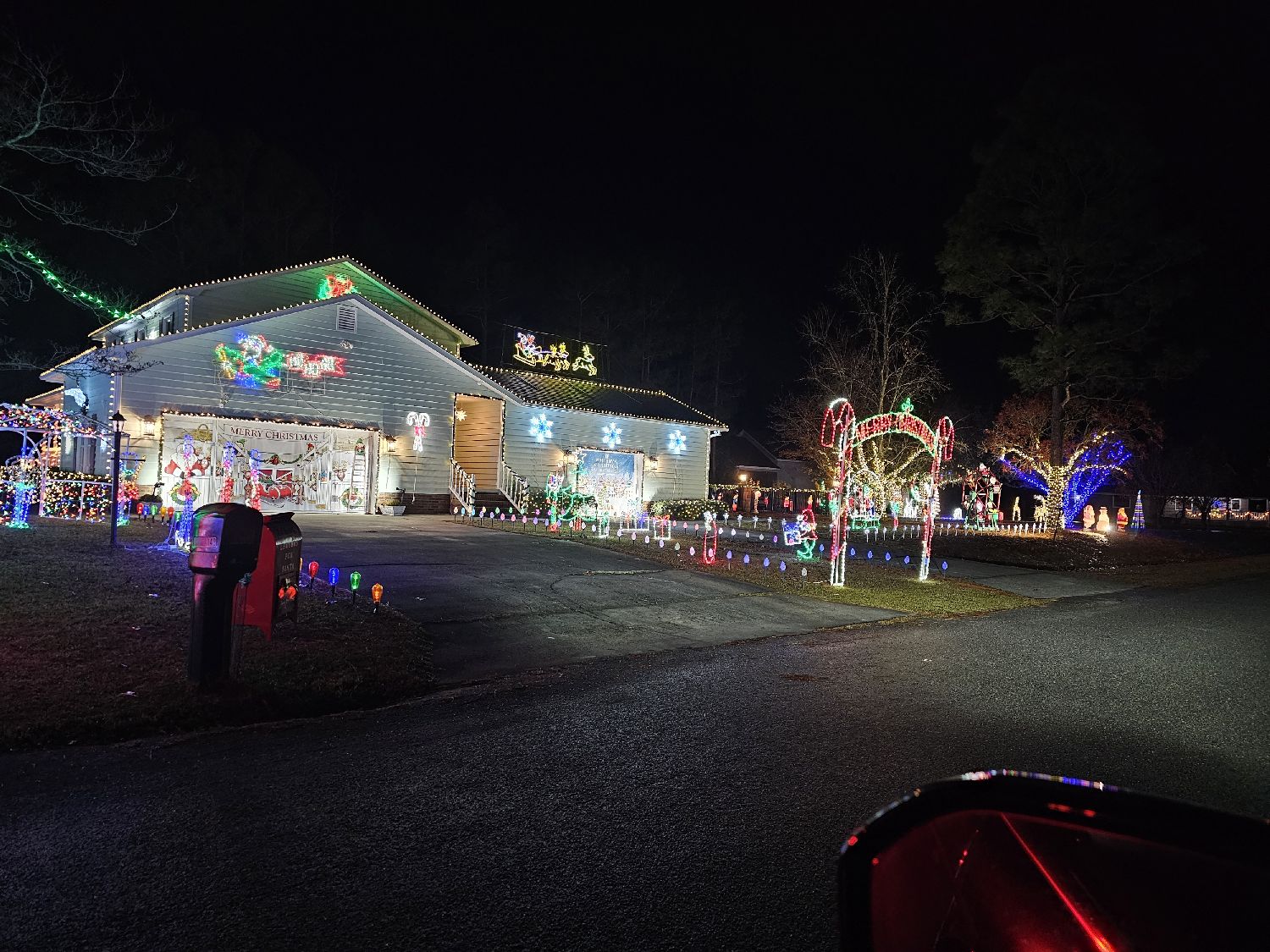 Master Drive, BSL, Christmas lights in Boiling Spring Lakes, NC (photo 2)