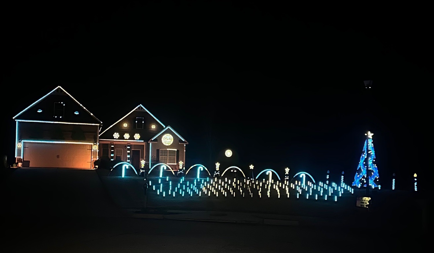 Adair Family Lightshow, Christmas lights in Jackson, GA (photo 1)