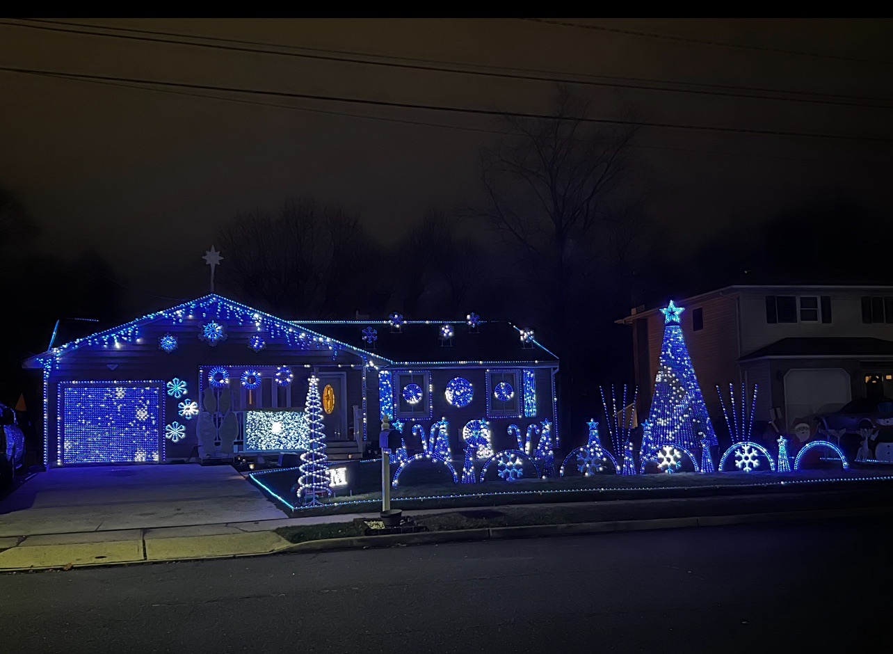 Lights on Apollo, Christmas lights in Hamilton, NJ (photo 1)