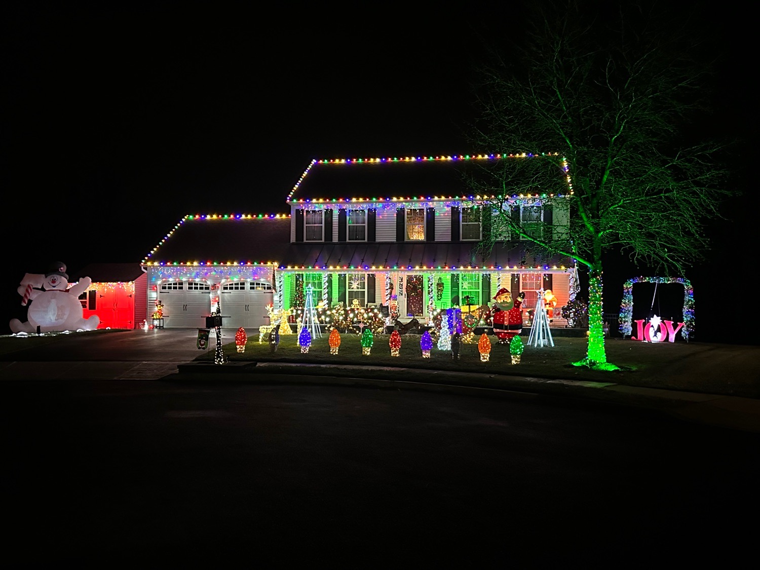what a silly waste of resources, Christmas lights in Royersford, PA (photo 4)
