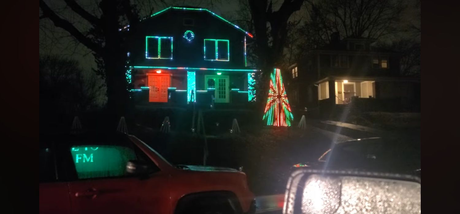 Colorado Manor, Christmas lights in Indianapolis, IN (photo 1)