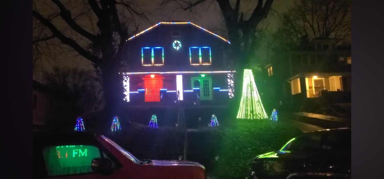 Colorado Manor, Christmas lights in Indianapolis, IN (photo 2)