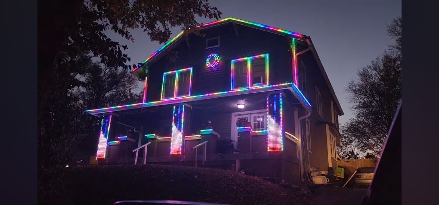 Colorado Manor, Christmas lights in Indianapolis, IN (photo 3)
