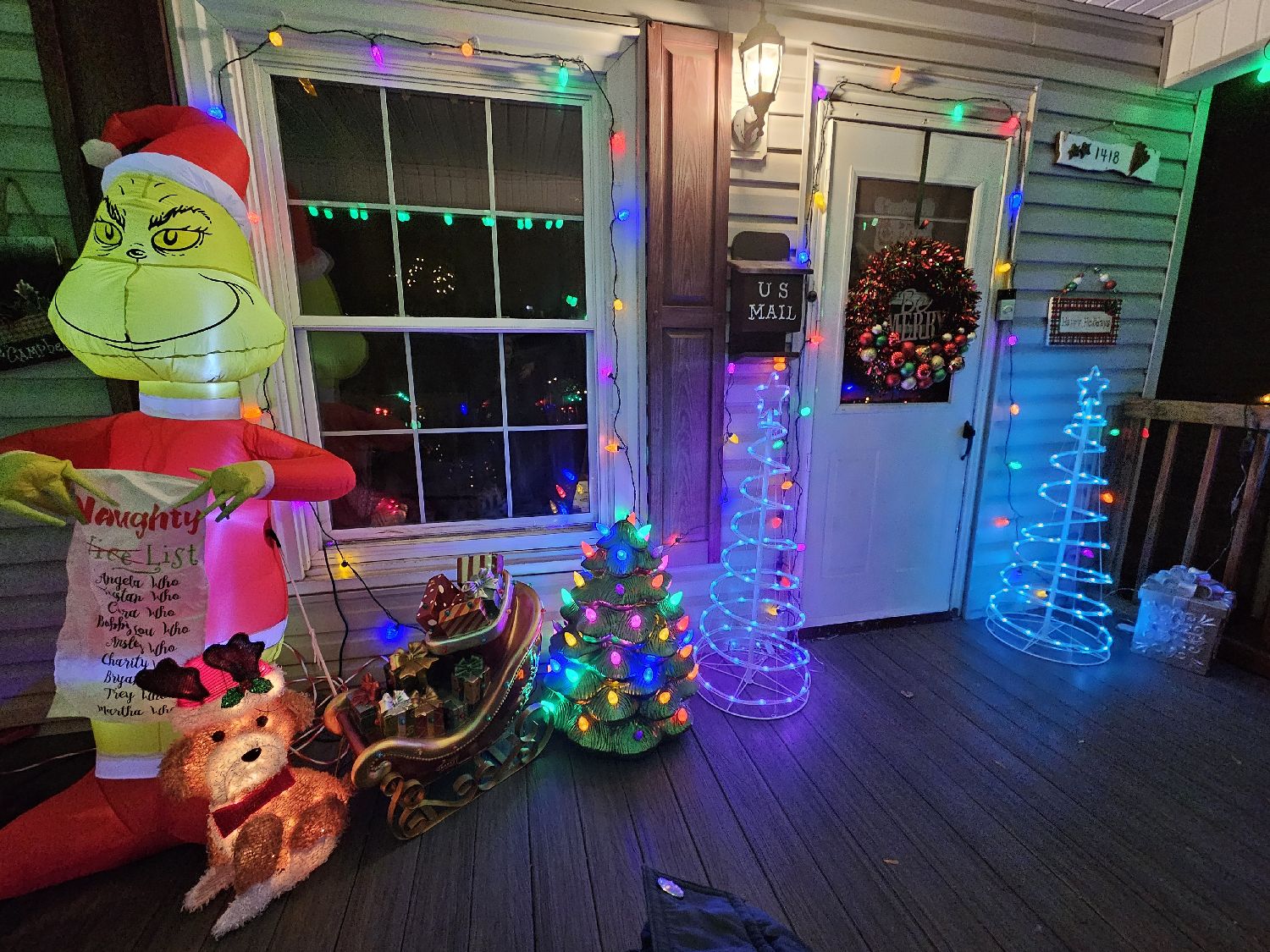 OMG SANTA!, Christmas lights in Coal Township, PA (photo 2)