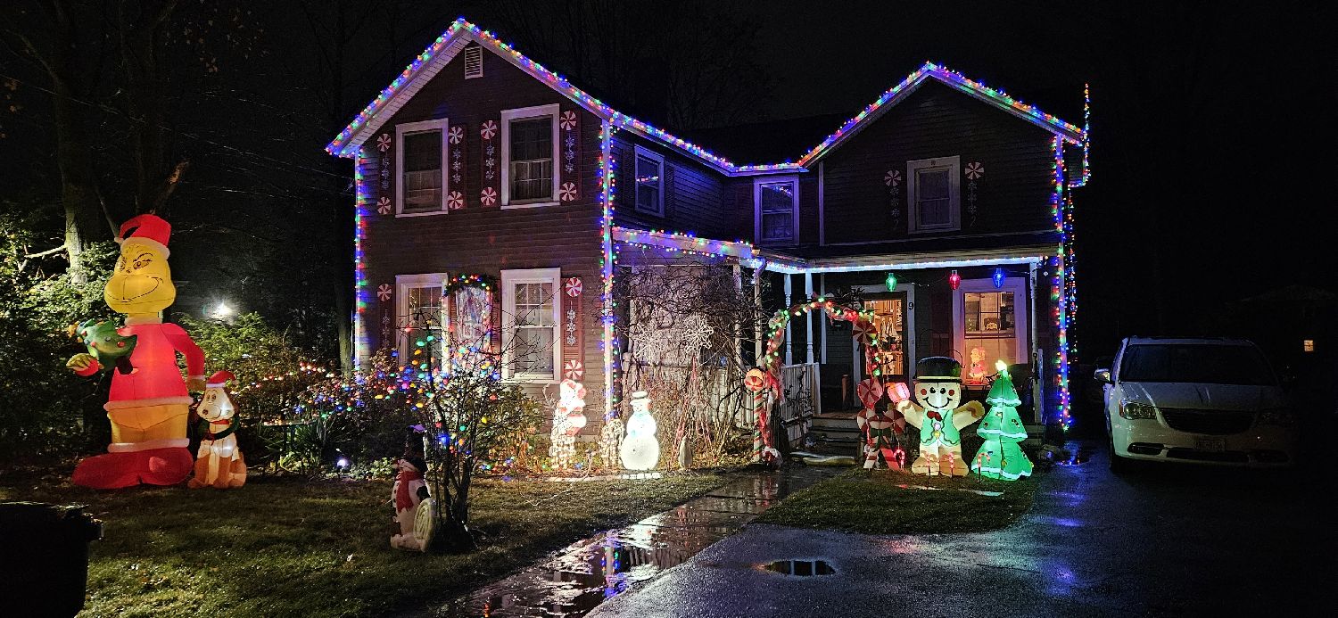 Hyde Park Gingerbread house, Christmas lights in Hyde Park, NY (photo 1)