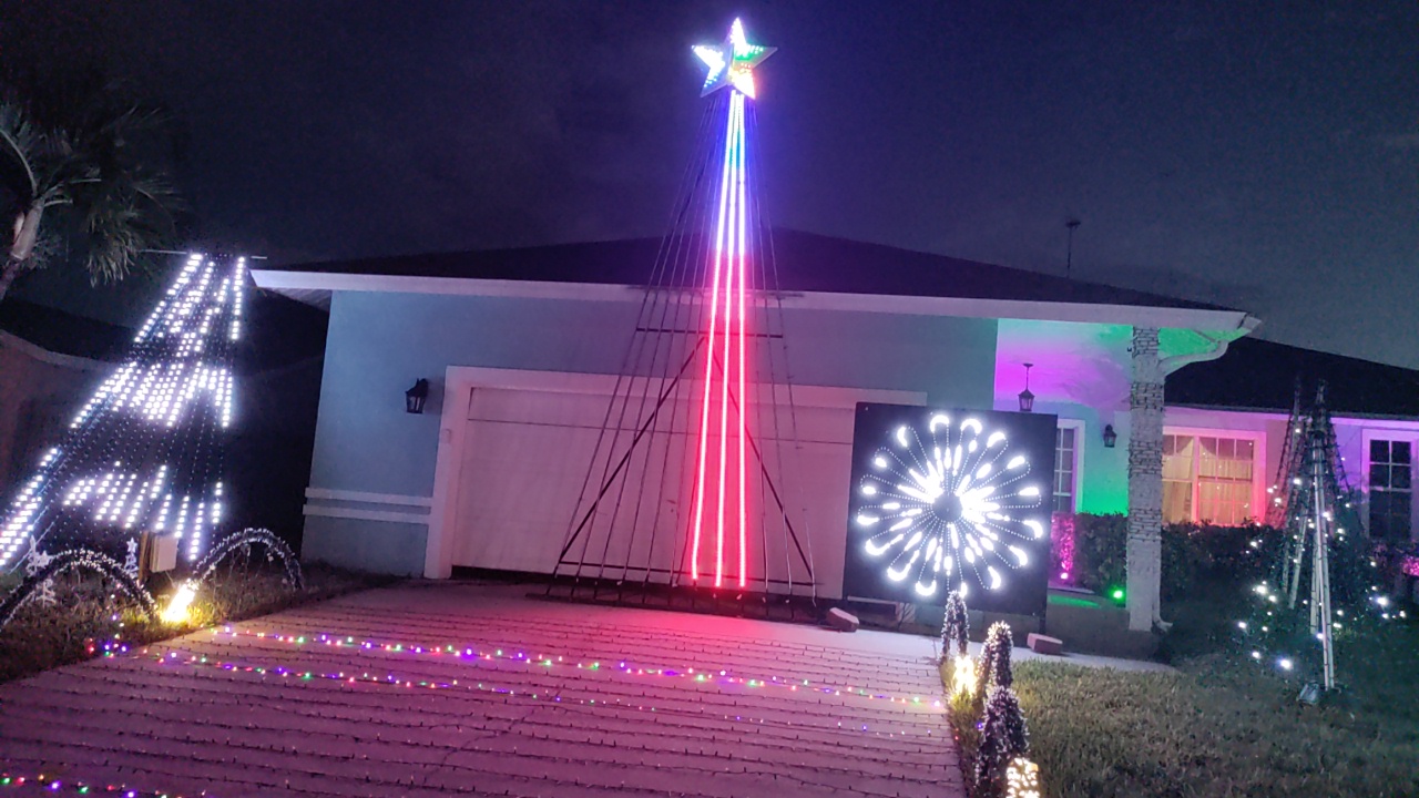 Rick's Christmas Display, Christmas lights in St. Pete Beach, FL (photo 2)
