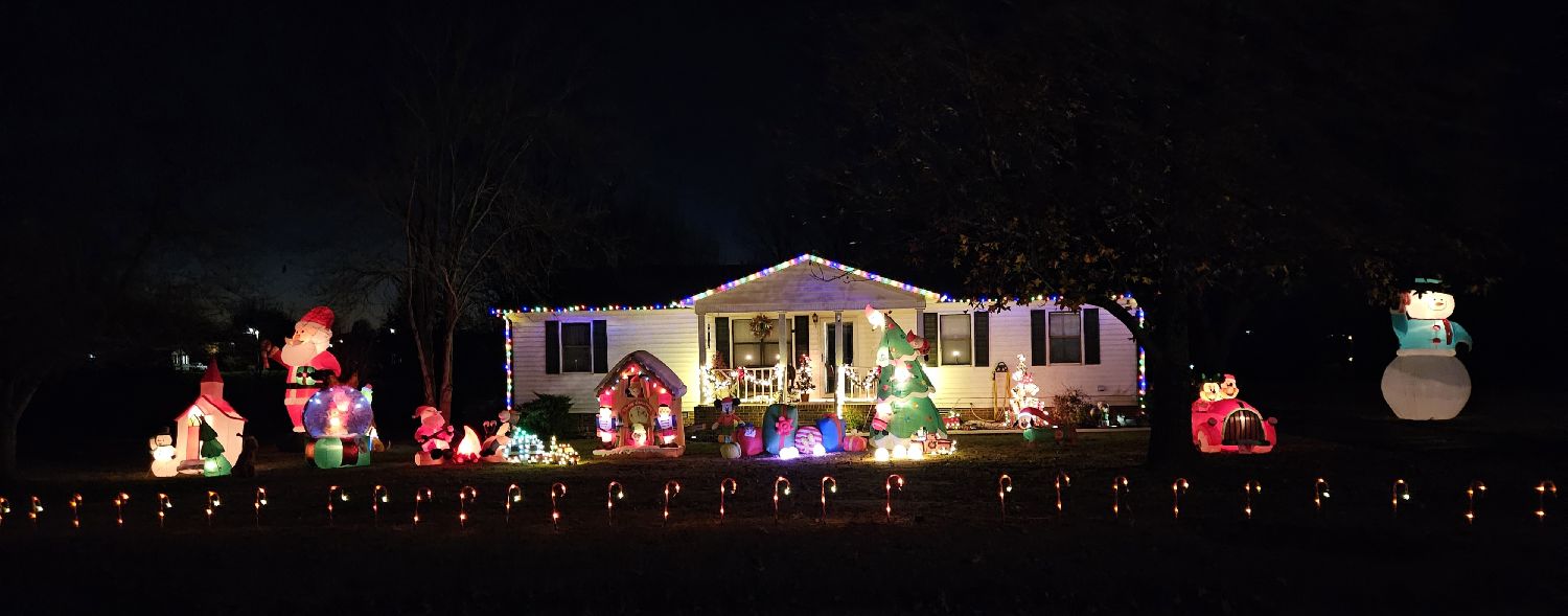 Christmas overload, Christmas lights in McMinnville, TN (photo 1)