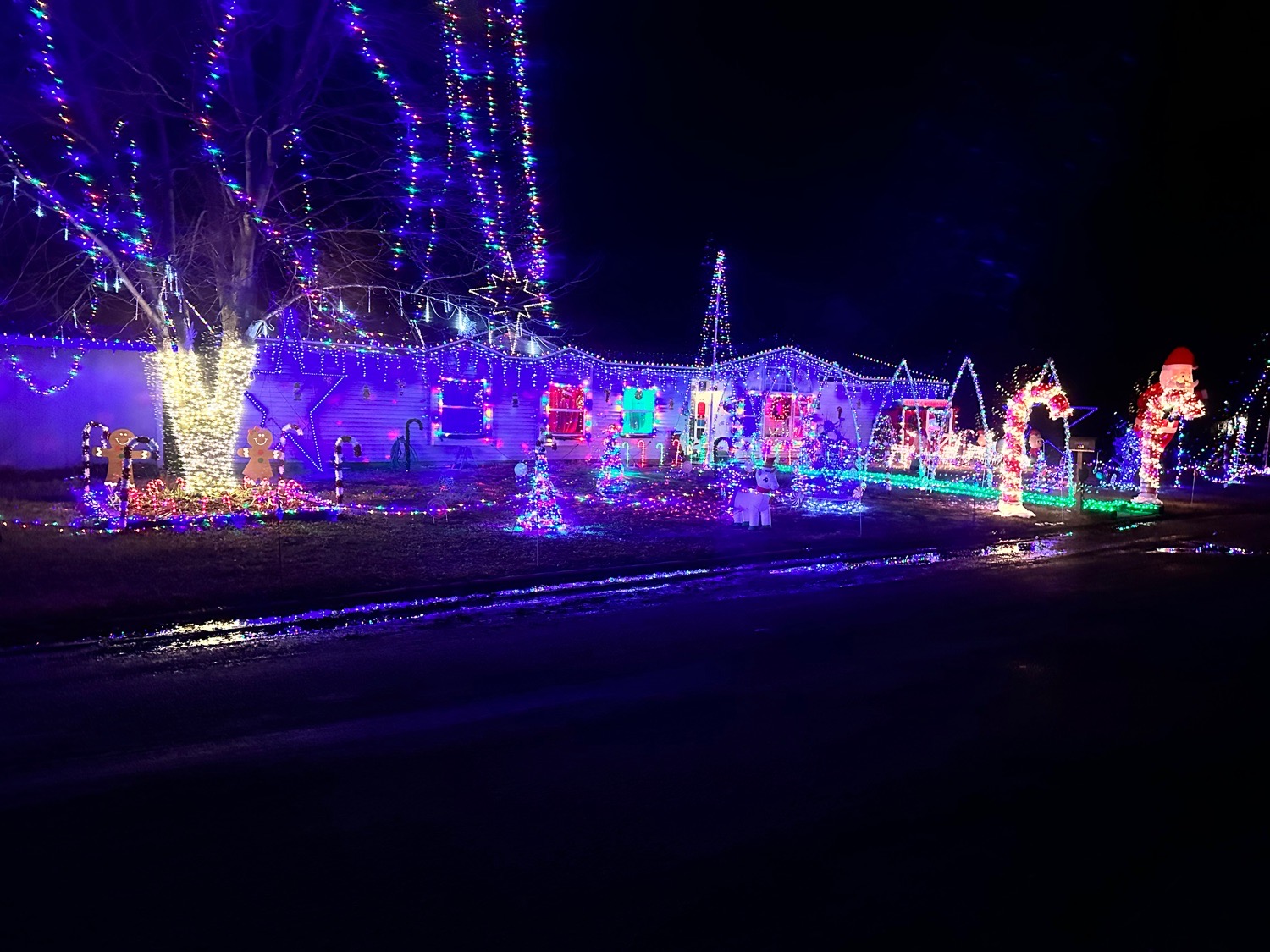 Blakley Christmas house, Christmas lights in Burrton, KS (photo 2)