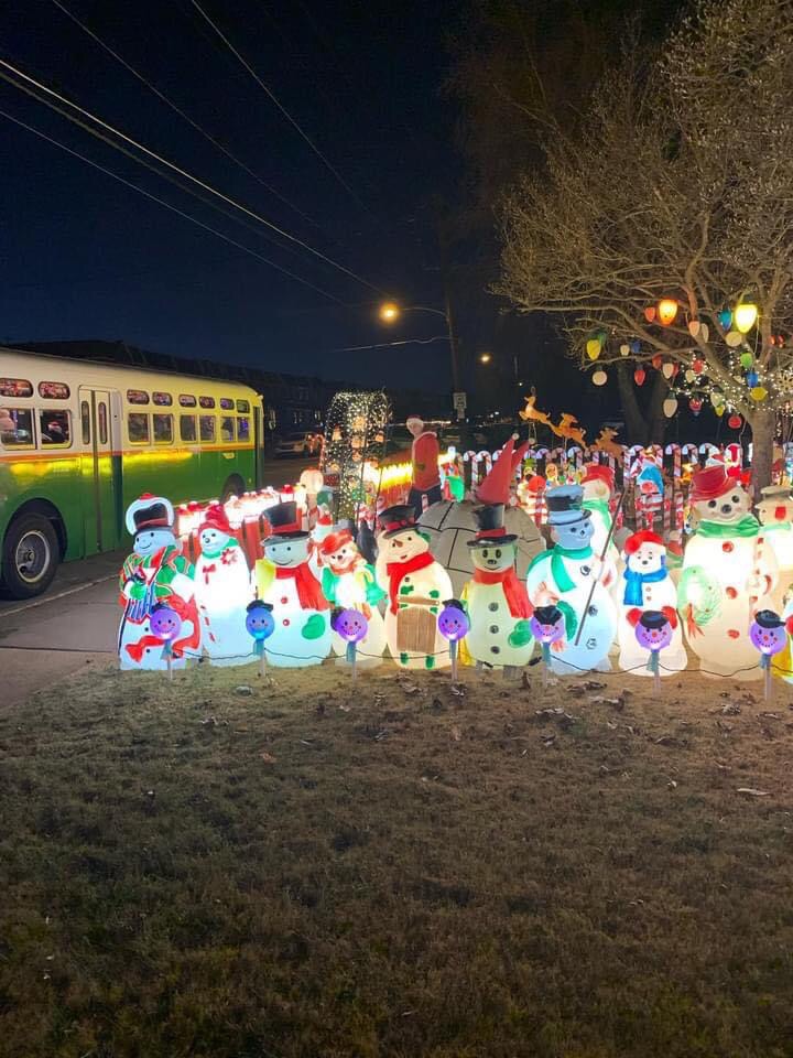Blow molds galore, Christmas lights in Philadelphia, PA (photo 1)