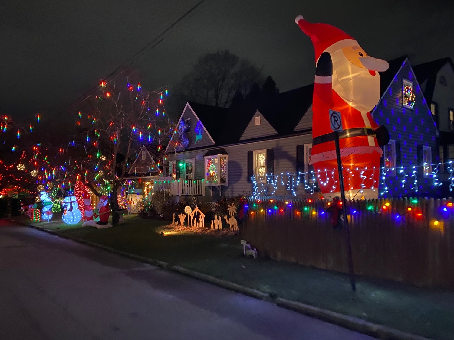 Christmas meteorite Tree and more, Christmas lights in Glenside, PA (photo 4)