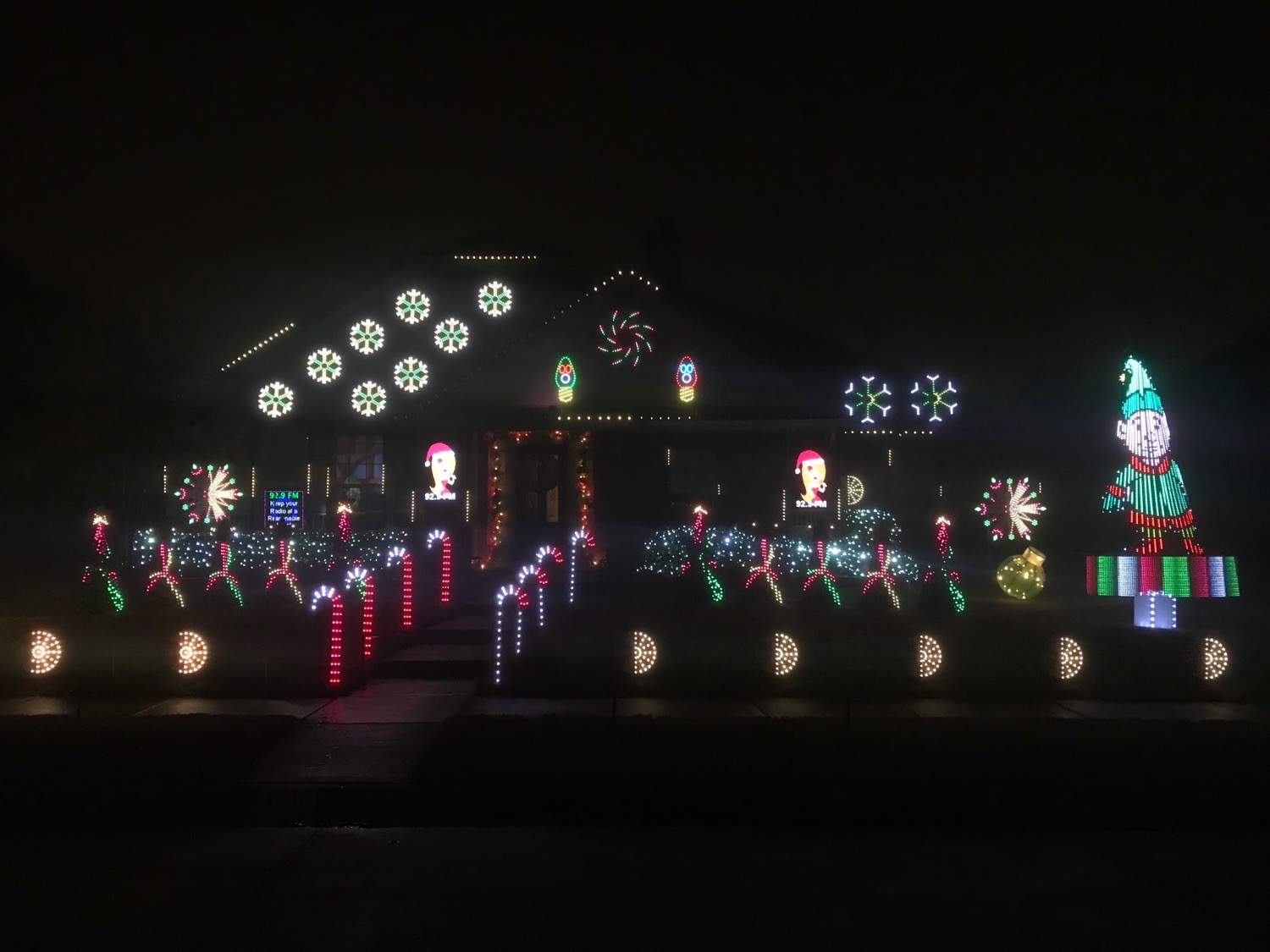 Lights on Oak Bluff, Christmas lights in Sachse, TX (photo 2)