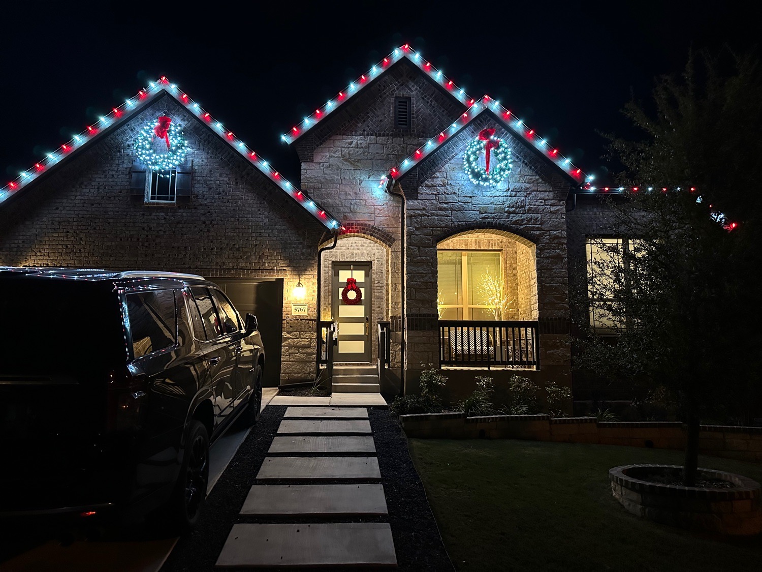 Traditional Holiday Lights, Christmas lights in Round Rock, TX (photo 1)