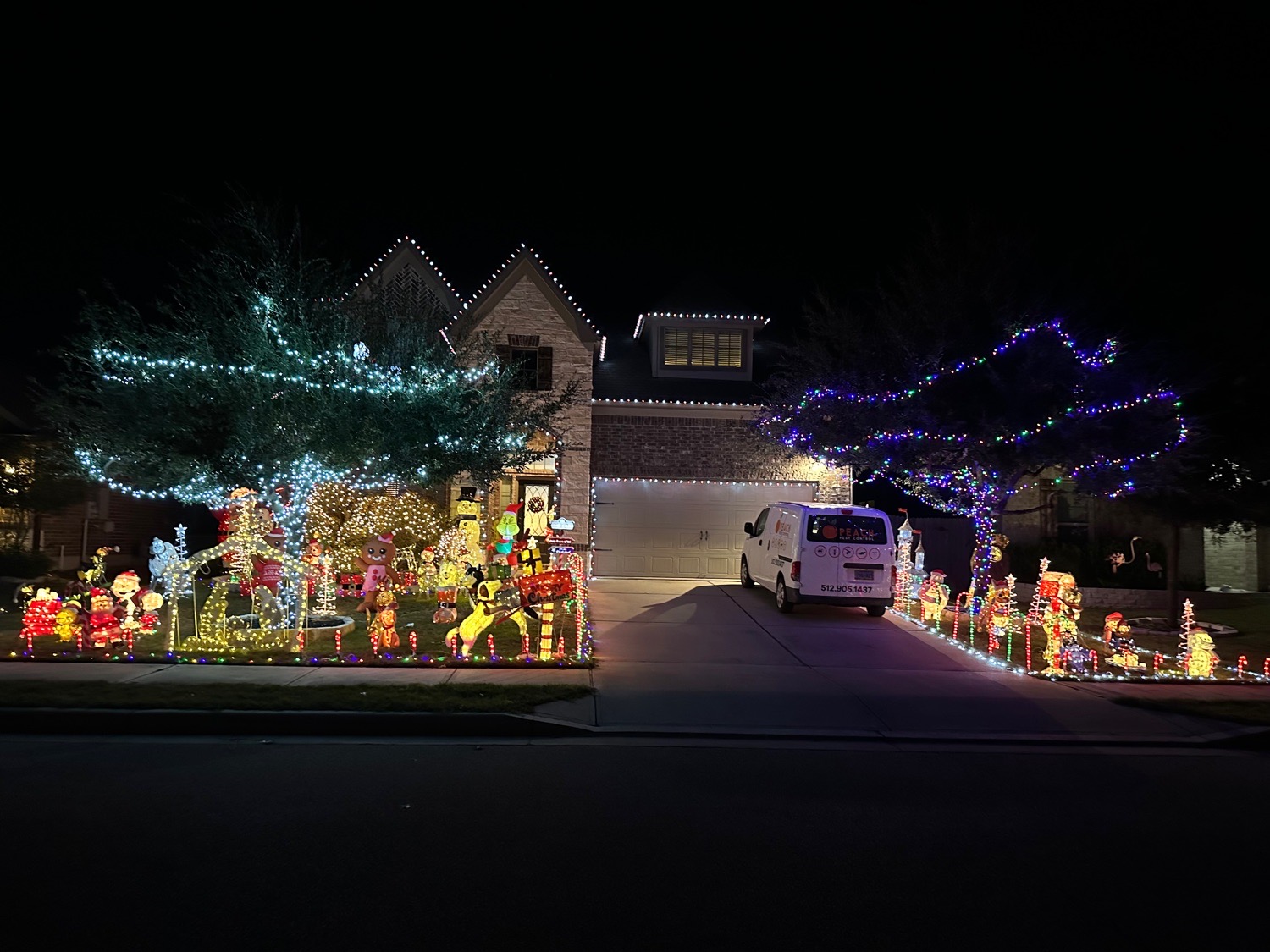 Harris House, Christmas lights in Round Rock, TX (photo 1)
